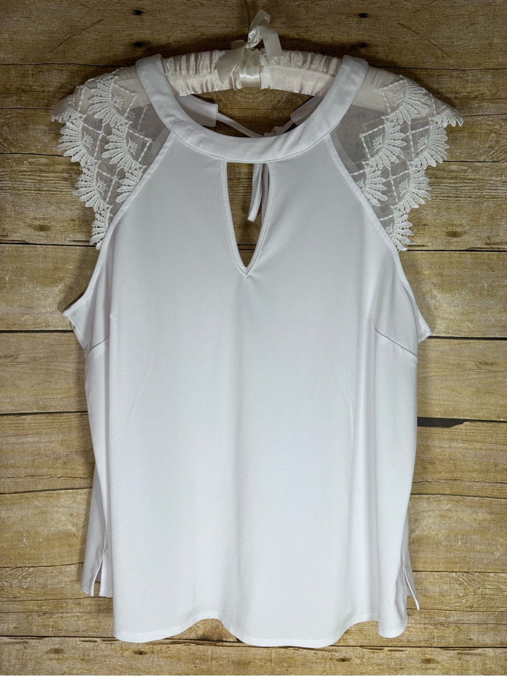 Trende White Eyelet Flutter Sleeve Keyhole Neck Top Womens XL Feminine Romantic